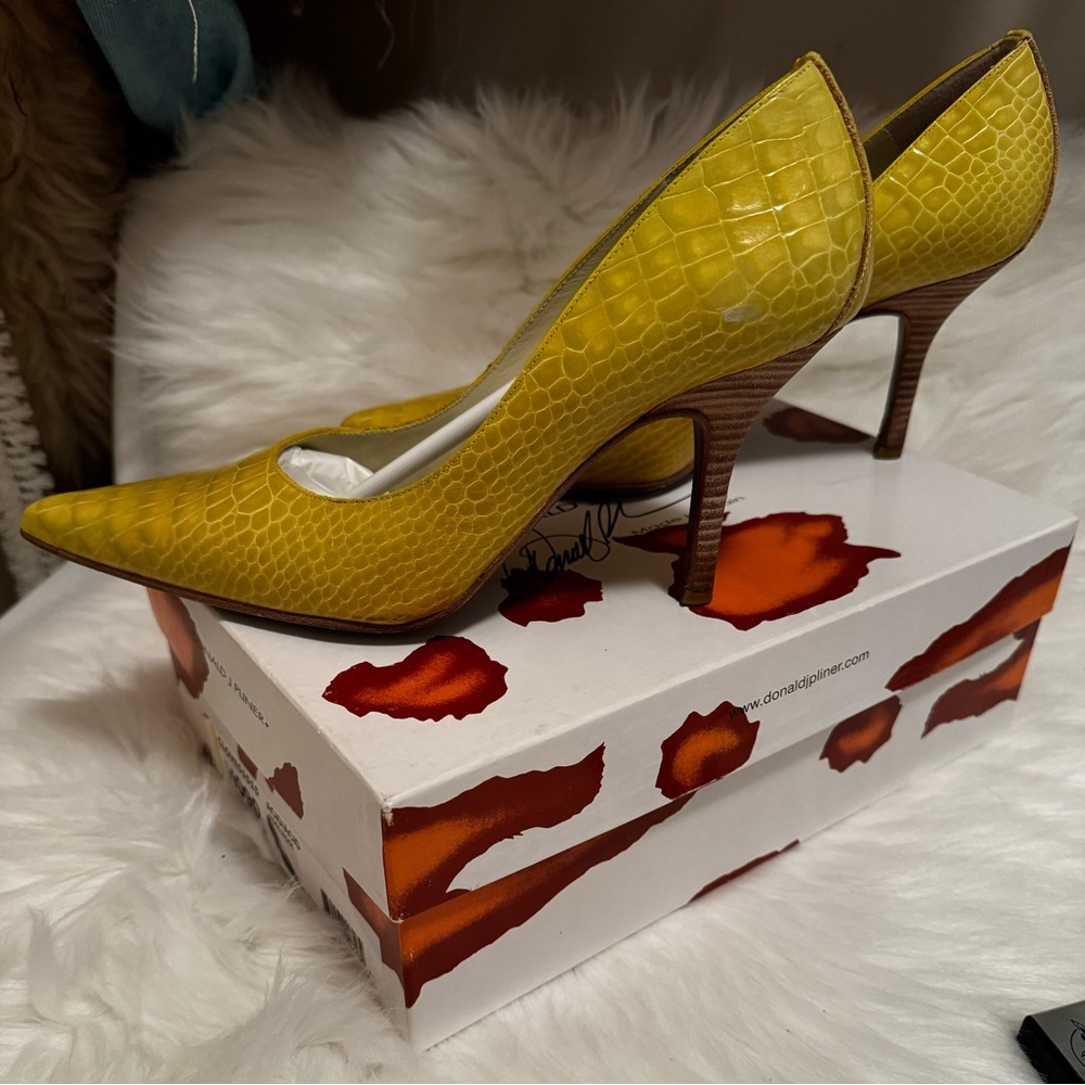 Donald Pliner Chartreuse Pumps 9M